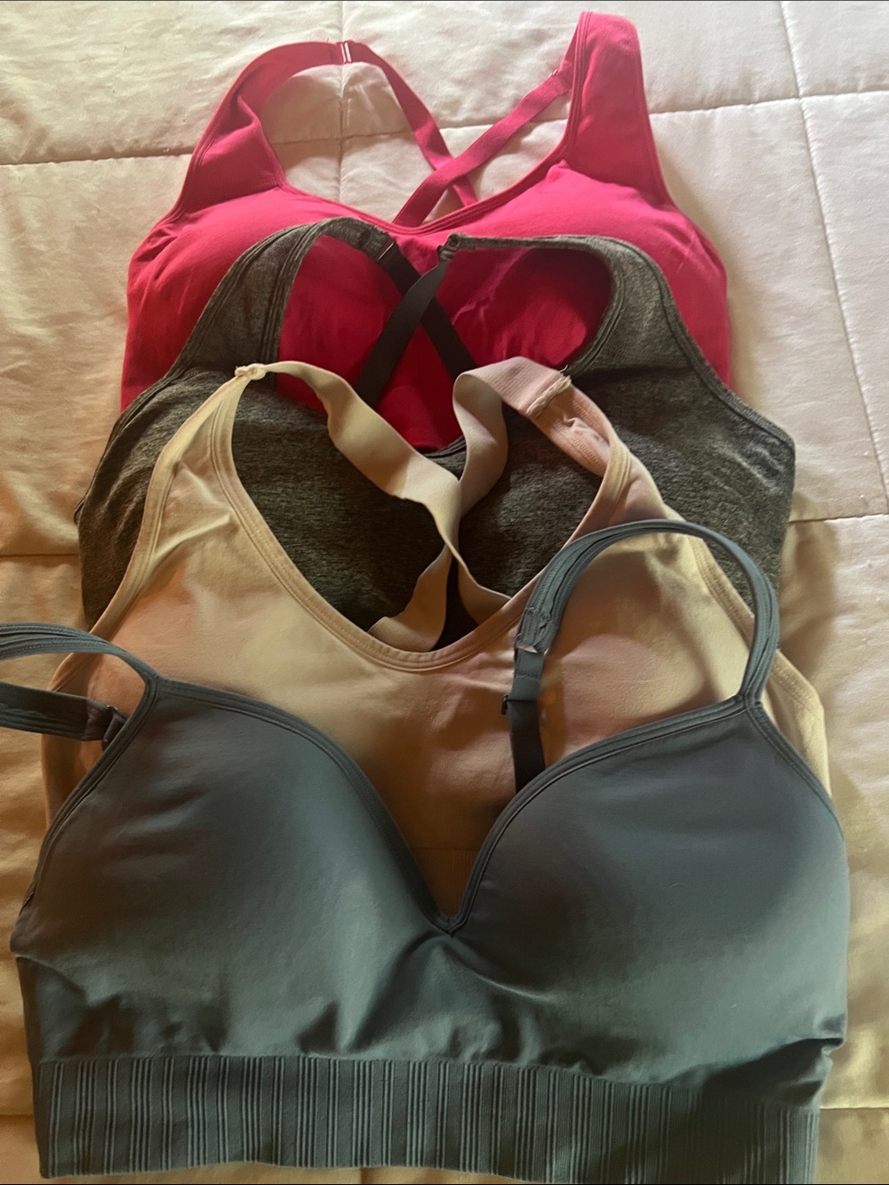 LOT Women’s sports bras, padded support sz 36 b (M/L)
Like new! Puma